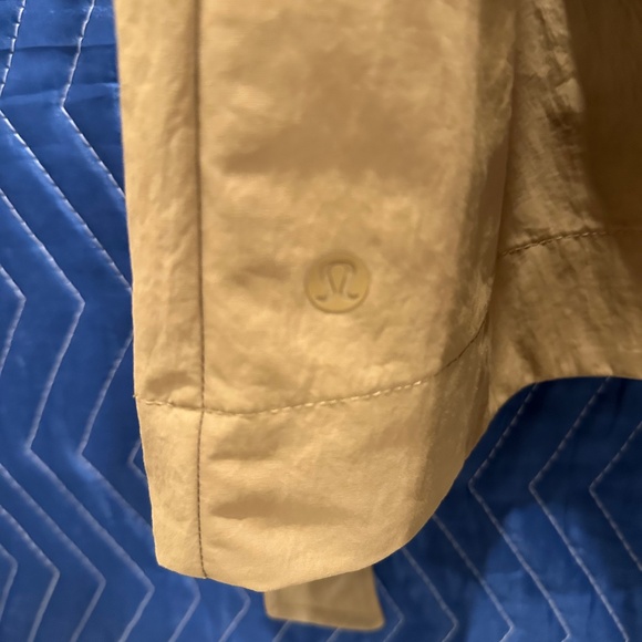 LULULEMON CLASSIC FIT TRENCH COAT CAMEL BROWN LARGE NWT - Picture 11 of 12